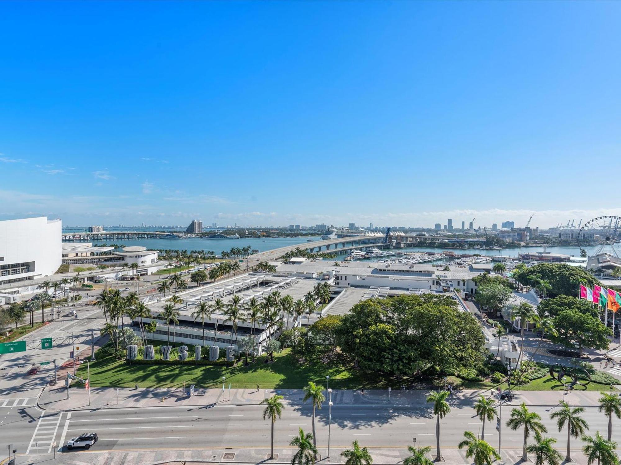 Mvr - Presidential With Miami-s Views *